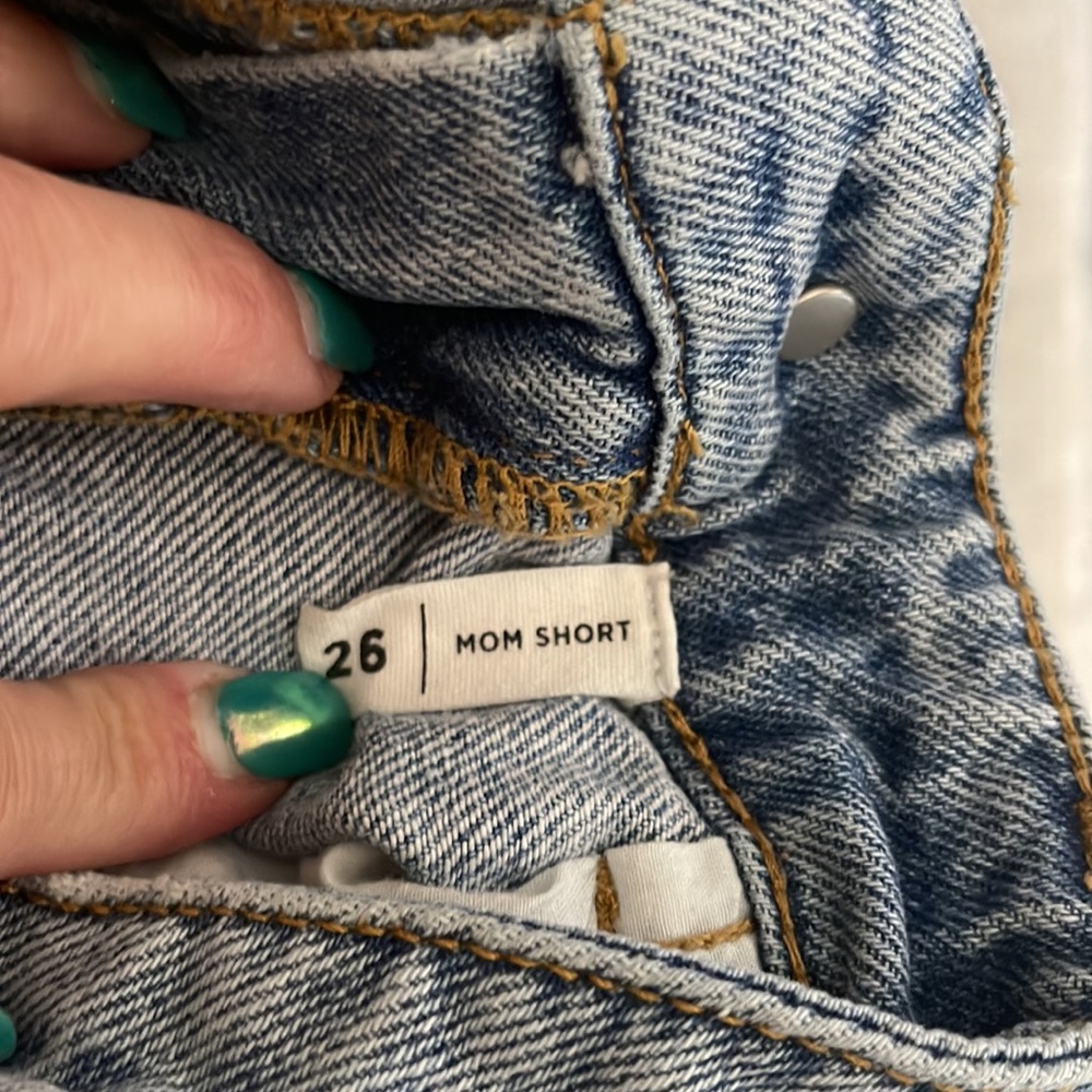 Pacsun Distressed Denim Cuffed Women’s Mom Jean Shorts Size 26 - Picture 6 of 6